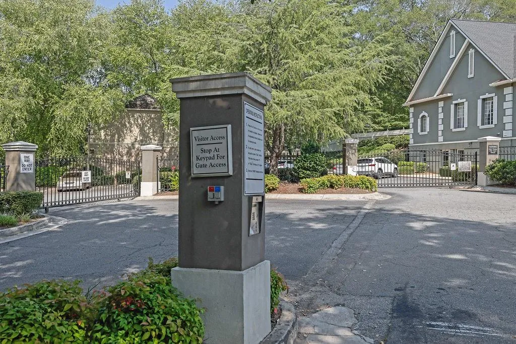 6900 Roswell Road Unit M3, Atlanta, Georgia 30328, 2 Bedrooms Bedrooms, ,2 BathroomsBathrooms,Residential,Sold,6900 Roswell Road Unit M3,7705919