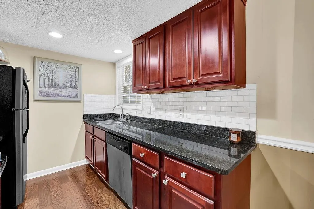 6900 Roswell Road Unit M3, Atlanta, Georgia 30328, 2 Bedrooms Bedrooms, ,2 BathroomsBathrooms,Residential,Sold,6900 Roswell Road Unit M3,7705919