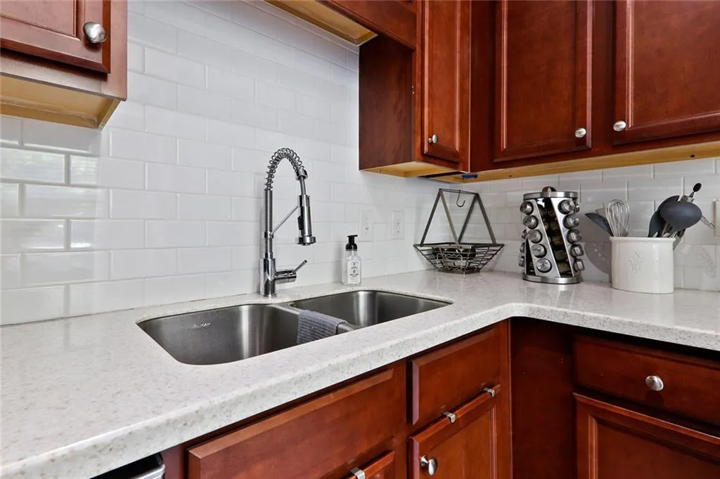 5559 Glenridge Drive Unit 1109, Sandy Springs, Georgia 30342, 2 Bedrooms Bedrooms, ,2 BathroomsBathrooms,Residential,Sold,5559 Glenridge Drive Unit 1109,6746443