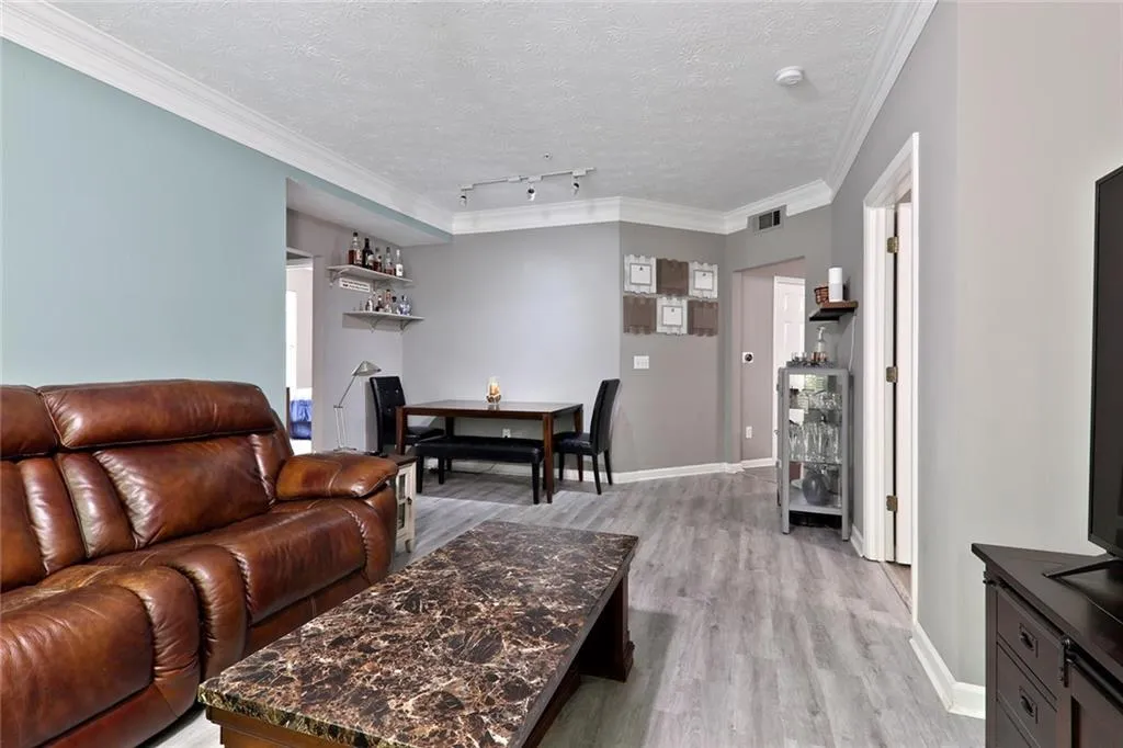 5559 Glenridge Drive Unit 1109, Sandy Springs, Georgia 30342, 2 Bedrooms Bedrooms, ,2 BathroomsBathrooms,Residential,Sold,5559 Glenridge Drive Unit 1109,6746443
