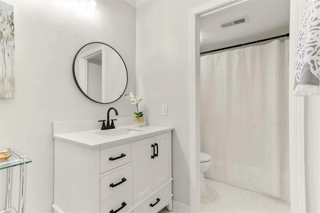 61 Lamsden Lane Nw, Atlanta, Georgia 30327, 2 Bedrooms Bedrooms, ,2 BathroomsBathrooms,Residential,For Sale,61 Lamsden Lane Nw,7670448