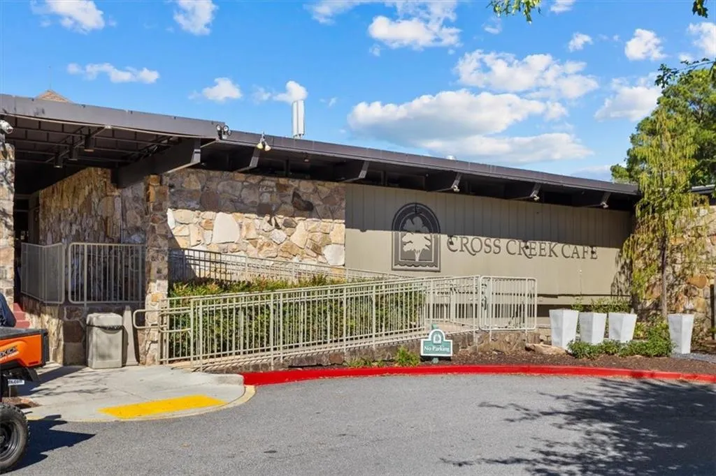 61 Lamsden Lane Nw, Atlanta, Georgia 30327, 2 Bedrooms Bedrooms, ,2 BathroomsBathrooms,Residential,For Sale,61 Lamsden Lane Nw,7670448