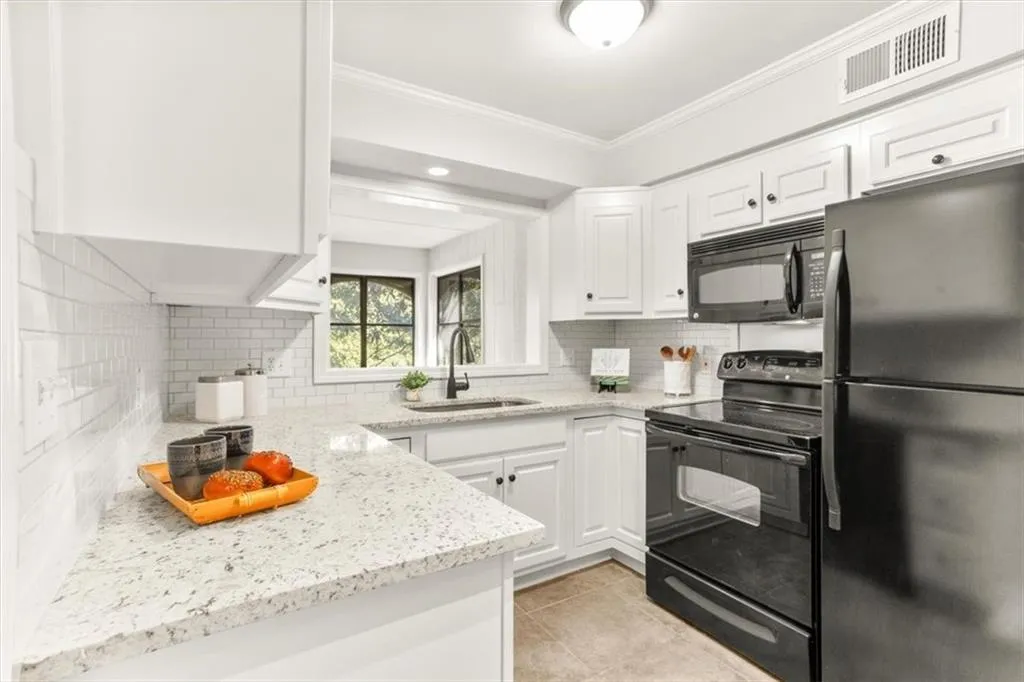 61 Lamsden Lane Nw, Atlanta, Georgia 30327, 2 Bedrooms Bedrooms, ,2 BathroomsBathrooms,Residential,For Sale,61 Lamsden Lane Nw,7670448