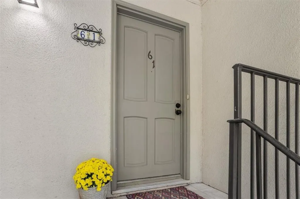 61 Lamsden Lane Nw, Atlanta, Georgia 30327, 2 Bedrooms Bedrooms, ,2 BathroomsBathrooms,Residential,For Sale,61 Lamsden Lane Nw,7670448