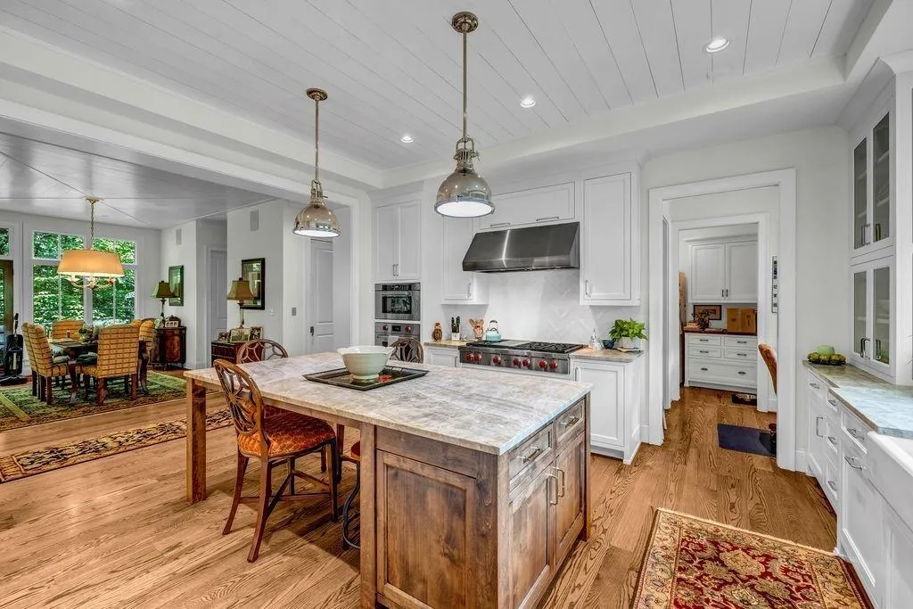 4584 Meadow Valley Drive, Sandy Springs, Georgia 30342, 6 Bedrooms Bedrooms, ,6 BathroomsBathrooms,Residential,For Sale,4584 Meadow Valley Drive,7721231