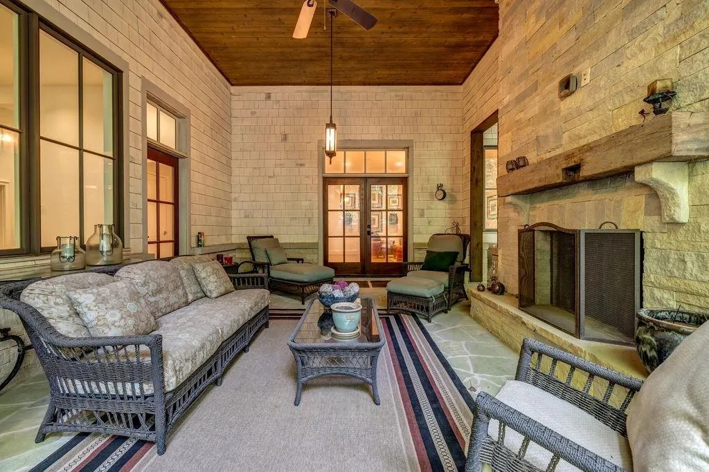 4584 Meadow Valley Drive, Sandy Springs, Georgia 30342, 6 Bedrooms Bedrooms, ,6 BathroomsBathrooms,Residential,For Sale,4584 Meadow Valley Drive,7721231