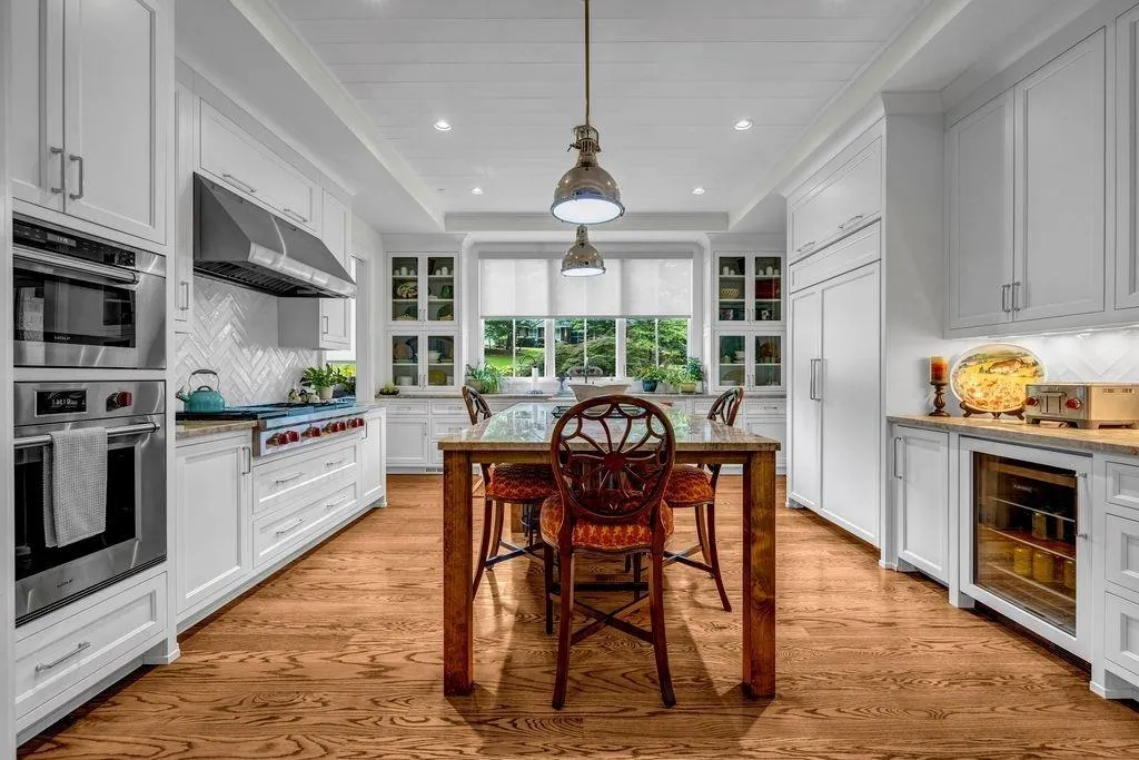 4584 Meadow Valley Drive, Sandy Springs, Georgia 30342, 6 Bedrooms Bedrooms, ,6 BathroomsBathrooms,Residential,For Sale,4584 Meadow Valley Drive,7721231