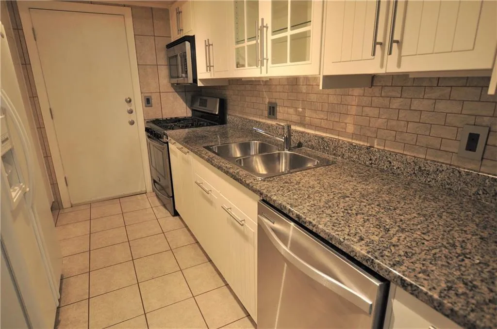 6851 Roswell Road Unit D10, Sandy Springs, Georgia 30328, 3 Bedrooms Bedrooms, ,2 BathroomsBathrooms,Residential,Sold,6851 Roswell Road Unit D10,7104039 6851 Roswell Road Unit D10, Sandy Springs, Georgia 30328, 3 Bedrooms Bedrooms, ,2 BathroomsBathrooms,Residential,Sold,6851 Roswell Road Unit D10,7104039