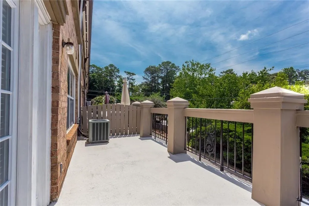6980 Roswell Road Unit B5, Sandy Springs, Georgia 30328, 2 Bedrooms Bedrooms, ,1 BathroomBathrooms,Residential,Sold,6980 Roswell Road Unit B5,6936667