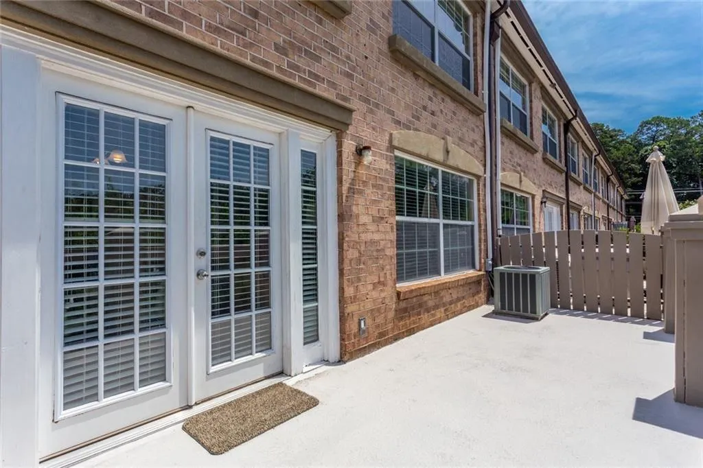 6980 Roswell Road Unit B5, Sandy Springs, Georgia 30328, 2 Bedrooms Bedrooms, ,1 BathroomBathrooms,Residential,Sold,6980 Roswell Road Unit B5,6936667