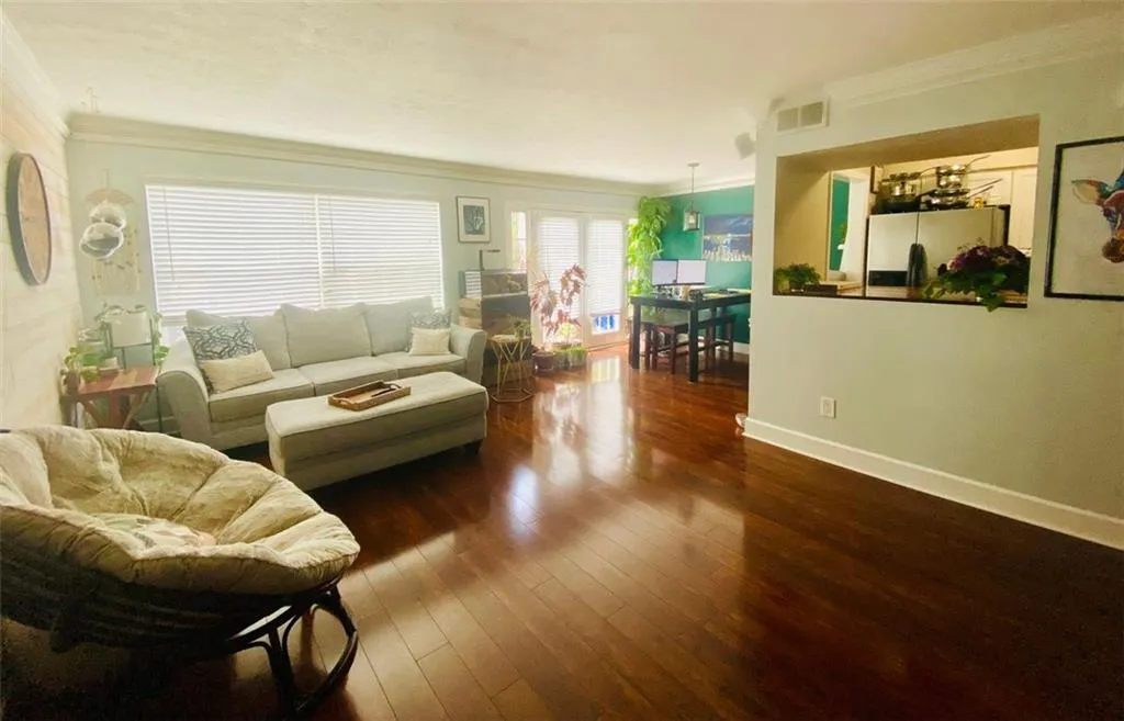 6980 Roswell Road Unit B5, Sandy Springs, Georgia 30328, 2 Bedrooms Bedrooms, ,1 BathroomBathrooms,Residential,Sold,6980 Roswell Road Unit B5,6936667