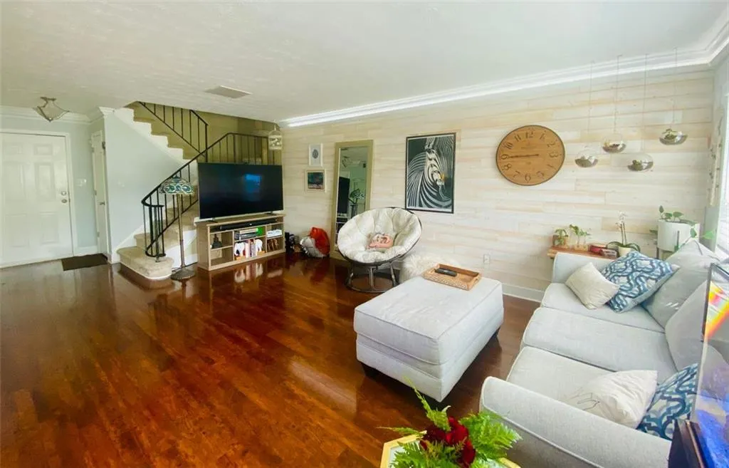 6980 Roswell Road Unit B5, Sandy Springs, Georgia 30328, 2 Bedrooms Bedrooms, ,1 BathroomBathrooms,Residential,Sold,6980 Roswell Road Unit B5,6936667