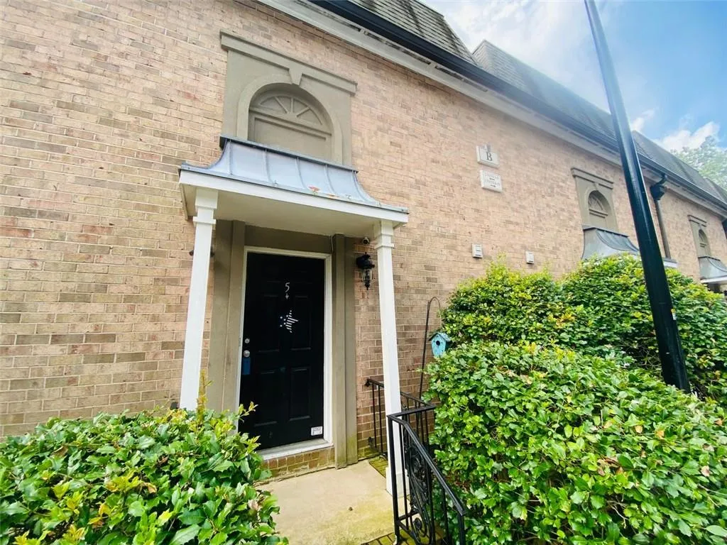 6980 Roswell Road Unit B5, Sandy Springs, Georgia 30328, 2 Bedrooms Bedrooms, ,1 BathroomBathrooms,Residential,Sold,6980 Roswell Road Unit B5,6936667