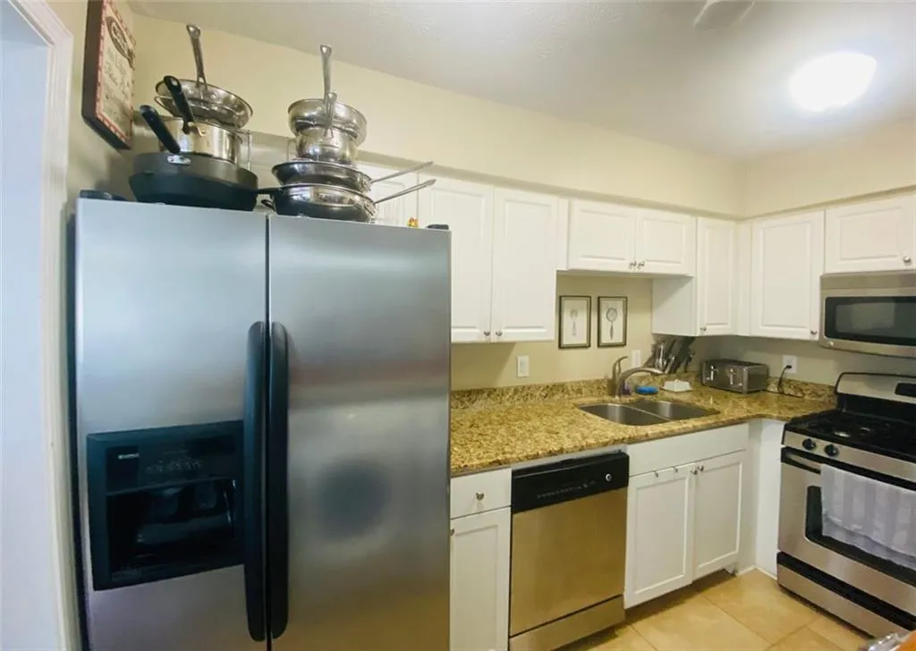 6980 Roswell Road Unit B5, Sandy Springs, Georgia 30328, 2 Bedrooms Bedrooms, ,1 BathroomBathrooms,Residential,Sold,6980 Roswell Road Unit B5,6936667