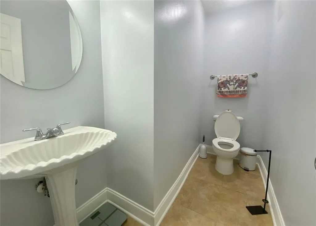 6980 Roswell Road Unit B5, Sandy Springs, Georgia 30328, 2 Bedrooms Bedrooms, ,1 BathroomBathrooms,Residential,Sold,6980 Roswell Road Unit B5,6936667