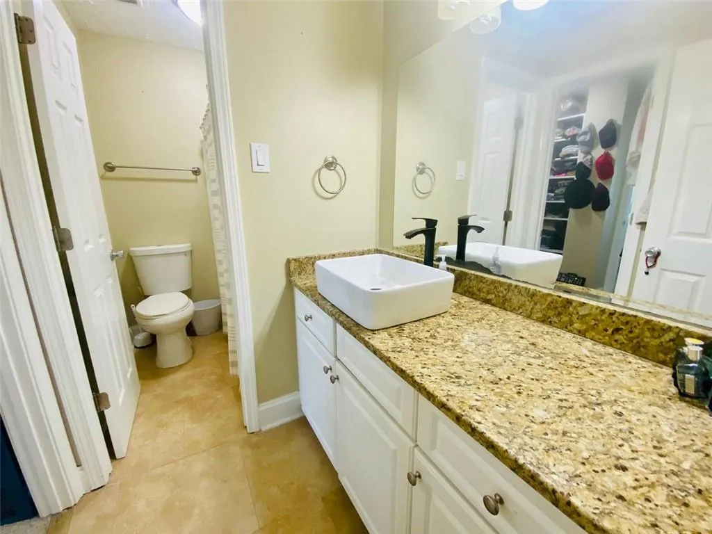 6980 Roswell Road Unit B5, Sandy Springs, Georgia 30328, 2 Bedrooms Bedrooms, ,1 BathroomBathrooms,Residential,Sold,6980 Roswell Road Unit B5,6936667