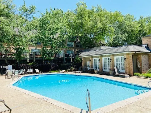 6980 Roswell Road Unit B5, Sandy Springs, Georgia 30328, 2 Bedrooms Bedrooms, ,1 BathroomBathrooms,Residential,Sold,6980 Roswell Road Unit B5,6936667