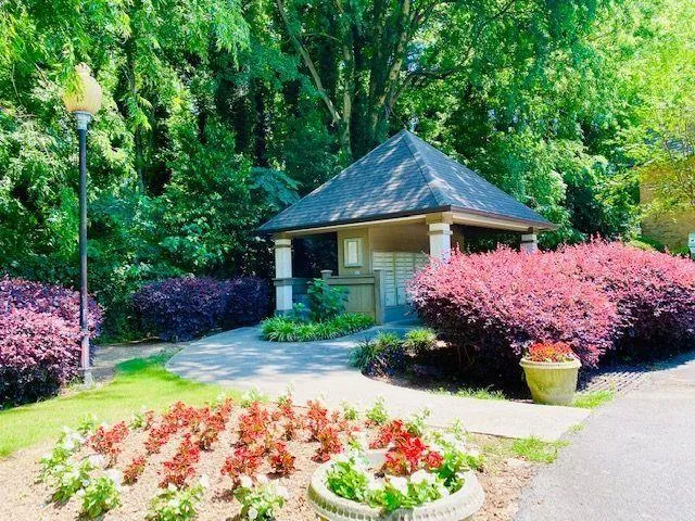 6980 Roswell Road Unit B5, Sandy Springs, Georgia 30328, 2 Bedrooms Bedrooms, ,1 BathroomBathrooms,Residential,Sold,6980 Roswell Road Unit B5,6936667