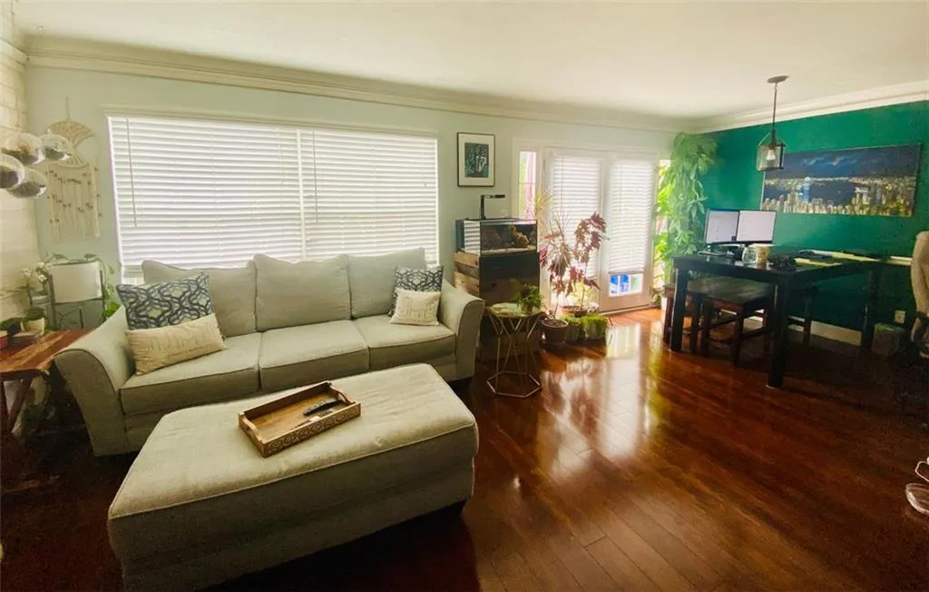 6980 Roswell Road Unit B5, Sandy Springs, Georgia 30328, 2 Bedrooms Bedrooms, ,1 BathroomBathrooms,Residential,Sold,6980 Roswell Road Unit B5,6936667