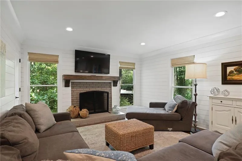 895 Edgewater Drive, Atlanta, Georgia 30328, 6 Bedrooms Bedrooms, ,4 BathroomsBathrooms,Residential,Sold,895 Edgewater Drive,6758715