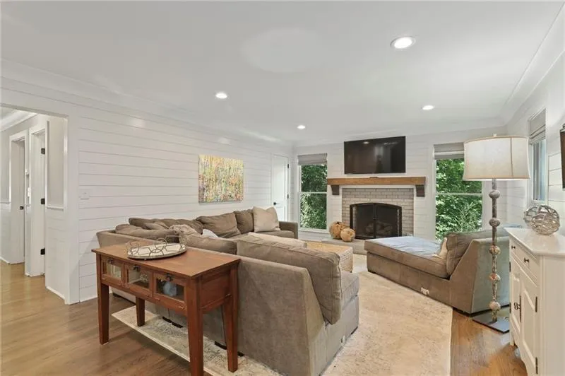 895 Edgewater Drive, Atlanta, Georgia 30328, 6 Bedrooms Bedrooms, ,4 BathroomsBathrooms,Residential,Sold,895 Edgewater Drive,6758715