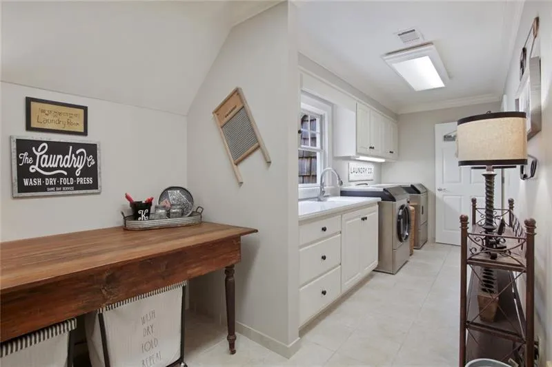 8240 Habersham Waters Road, Sandy Springs, Georgia 30350, 5 Bedrooms Bedrooms, ,6 BathroomsBathrooms,Residential,Sold,8240 Habersham Waters Road,6929048