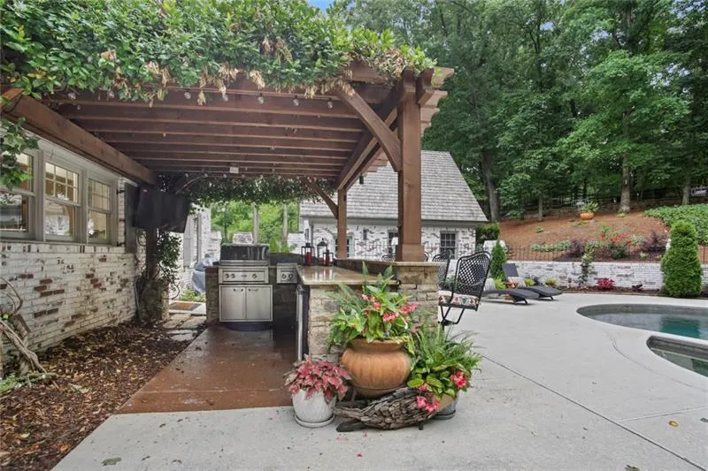 8240 Habersham Waters Road, Sandy Springs, Georgia 30350, 5 Bedrooms Bedrooms, ,6 BathroomsBathrooms,Residential,Sold,8240 Habersham Waters Road,6929048