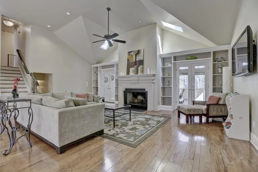 990 Clementstone Drive, Atlanta, Georgia 30342, 4 Bedrooms Bedrooms, ,3 BathroomsBathrooms,Residential,Sold,990 Clementstone Drive,5819326