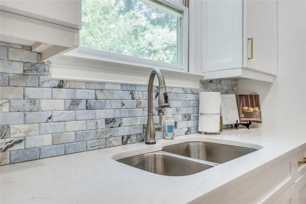 7465 Stoneykirk Close, Sandy Springs, Georgia 30350, 5 Bedrooms Bedrooms, ,4 BathroomsBathrooms,Residential,Sold,7465 Stoneykirk Close,7093179