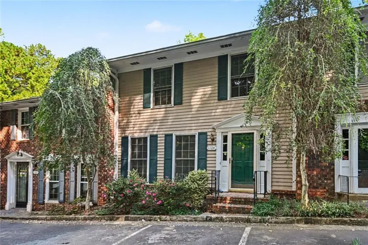 Spacious Townhome Nestled In A Quiet Tree Lined Decatur Community