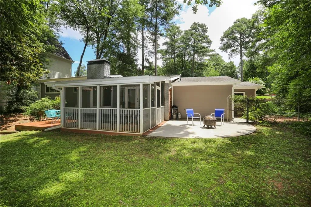 6358 Vernon Woods Drive, Sandy Springs, Georgia 30328, 3 Bedrooms Bedrooms, ,2 BathroomsBathrooms,Residential,Sold,6358 Vernon Woods Drive,6747924