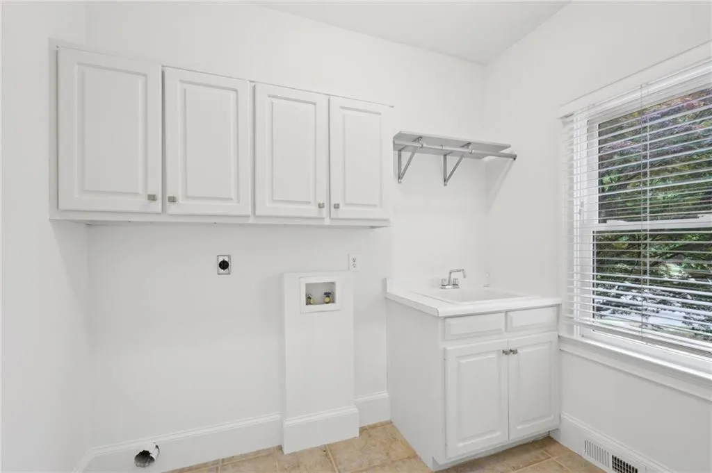 230 Summerhouse Lane, Atlanta, Georgia 30350, 5 Bedrooms Bedrooms, ,5 BathroomsBathrooms,Residential,Sold,230 Summerhouse Lane,7582731