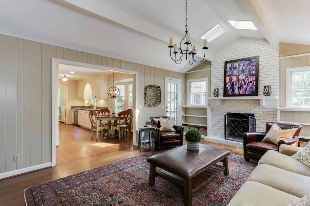 445 Glencourtney Drive, Sandy Springs, Georgia 30328, 4 Bedrooms Bedrooms, ,3 BathroomsBathrooms,Residential,Sold,445 Glencourtney Drive,6095313
