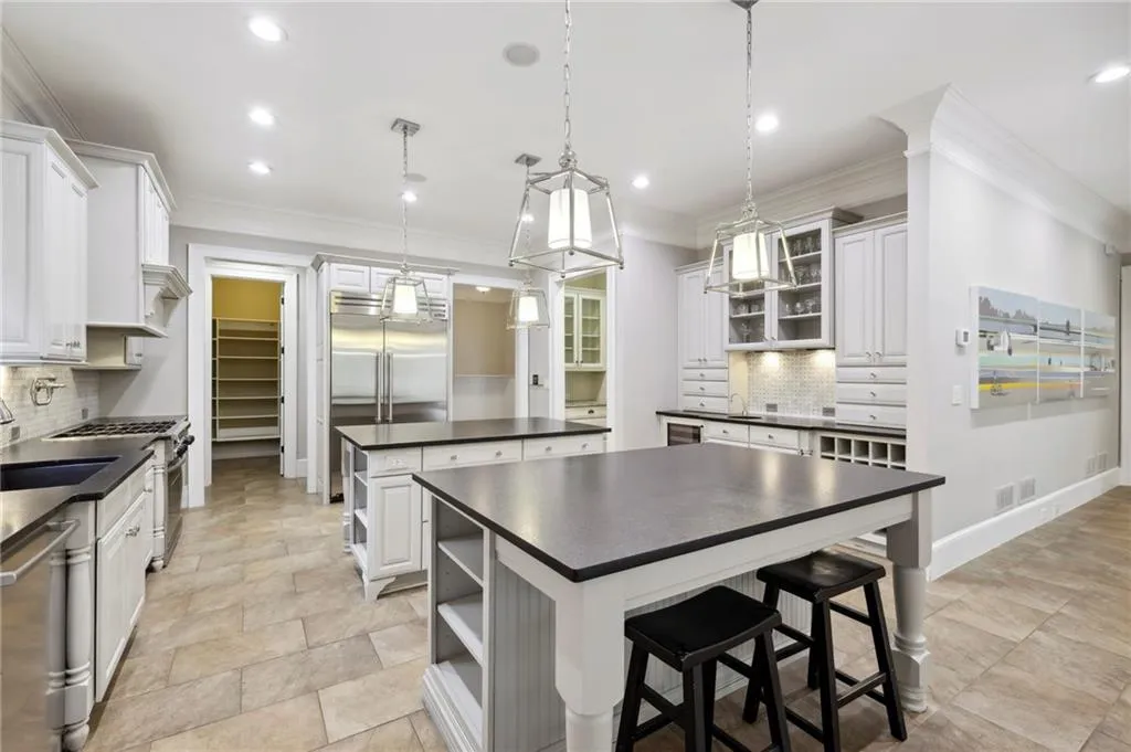 5115 Long Island Drive, Sandy Springs, Georgia 30327, 6 Bedrooms Bedrooms, ,6 BathroomsBathrooms,Residential,Sold,5115 Long Island Drive,7193314