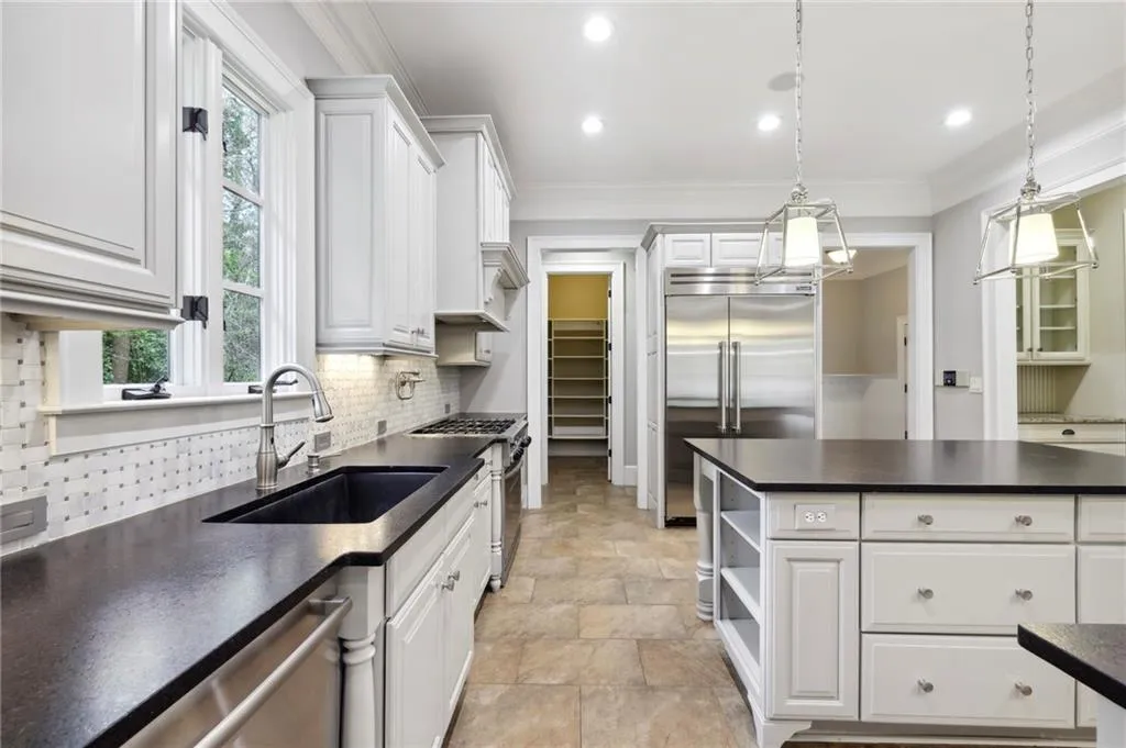 5115 Long Island Drive, Sandy Springs, Georgia 30327, 6 Bedrooms Bedrooms, ,6 BathroomsBathrooms,Residential,Sold,5115 Long Island Drive,7193314