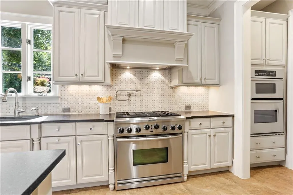 5115 Long Island Drive, Sandy Springs, Georgia 30327, 6 Bedrooms Bedrooms, ,6 BathroomsBathrooms,Residential,Sold,5115 Long Island Drive,7193314