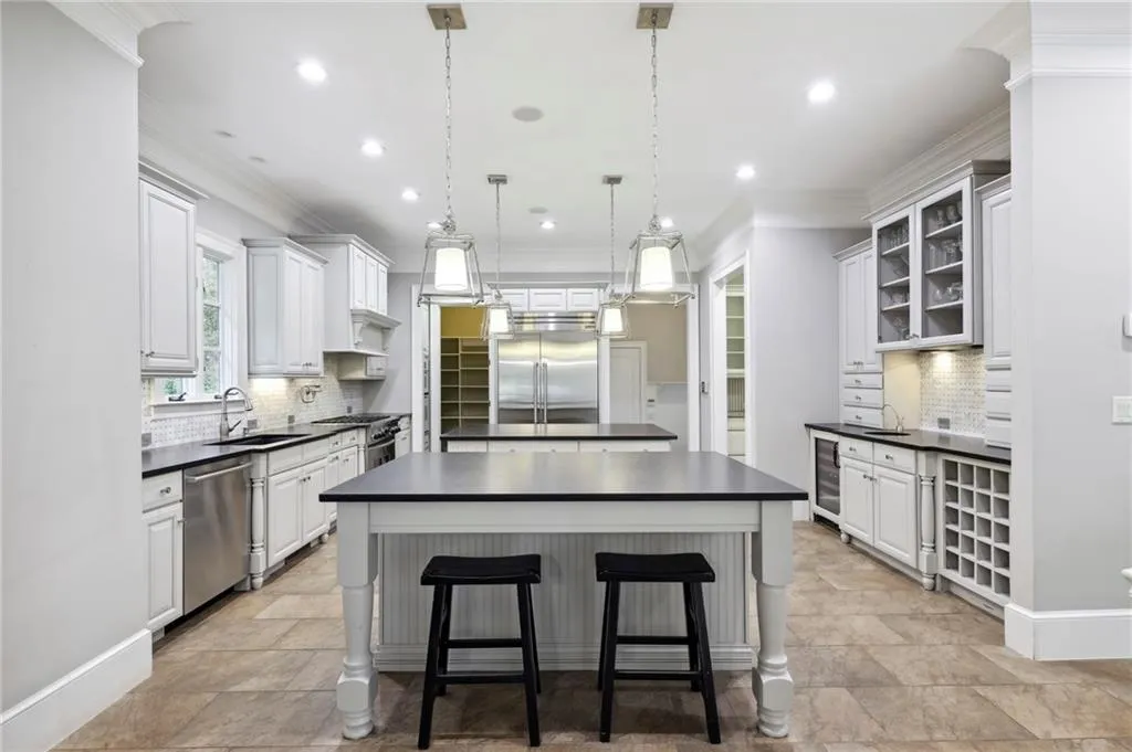 5115 Long Island Drive, Sandy Springs, Georgia 30327, 6 Bedrooms Bedrooms, ,6 BathroomsBathrooms,Residential,Sold,5115 Long Island Drive,7193314