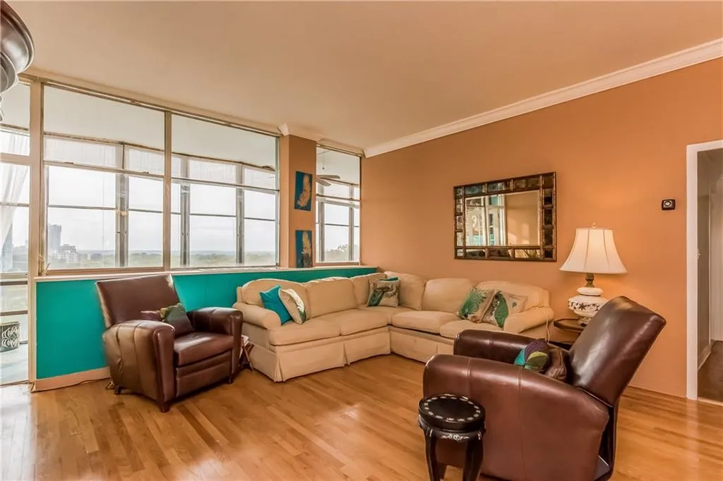 3060 Pharr Court N Unit 807, Atlanta, Georgia 30305, 2 Bedrooms Bedrooms, ,1 BathroomBathrooms,Residential,Sold,3060 Pharr Court N Unit 807,5903436