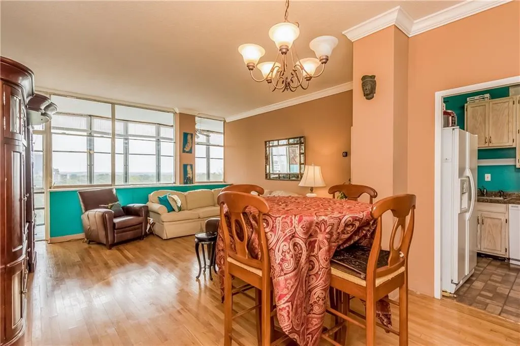 3060 Pharr Court N Unit 807, Atlanta, Georgia 30305, 2 Bedrooms Bedrooms, ,1 BathroomBathrooms,Residential,Sold,3060 Pharr Court N Unit 807,5903436