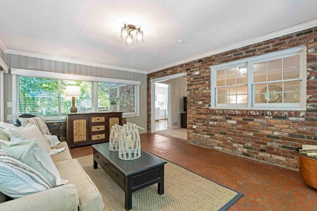 75 Wyndham Drive, Sandy Springs, Georgia 30328, 4 Bedrooms Bedrooms, ,3 BathroomsBathrooms,Residential,Sold,75 Wyndham Drive,6944137