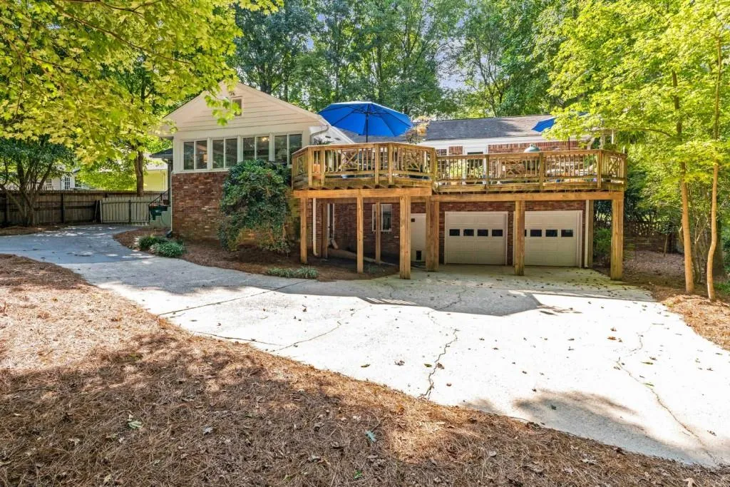 75 Wyndham Drive, Sandy Springs, Georgia 30328, 4 Bedrooms Bedrooms, ,3 BathroomsBathrooms,Residential,Sold,75 Wyndham Drive,6944137