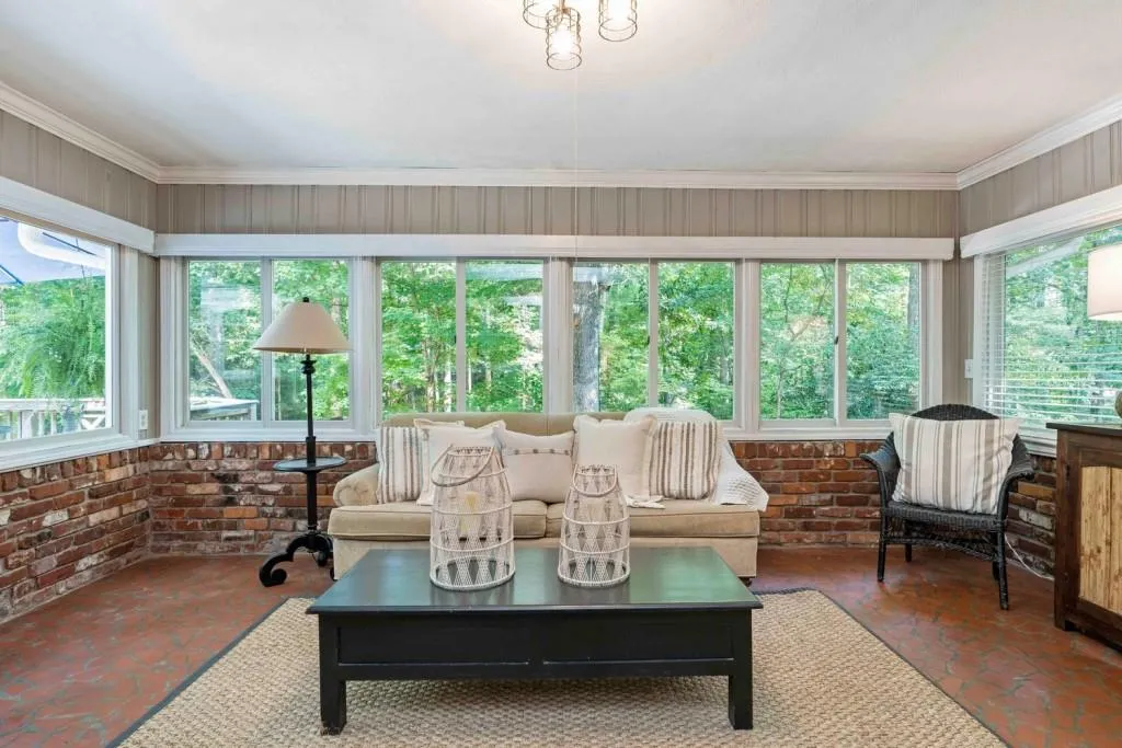 75 Wyndham Drive, Sandy Springs, Georgia 30328, 4 Bedrooms Bedrooms, ,3 BathroomsBathrooms,Residential,Sold,75 Wyndham Drive,6944137