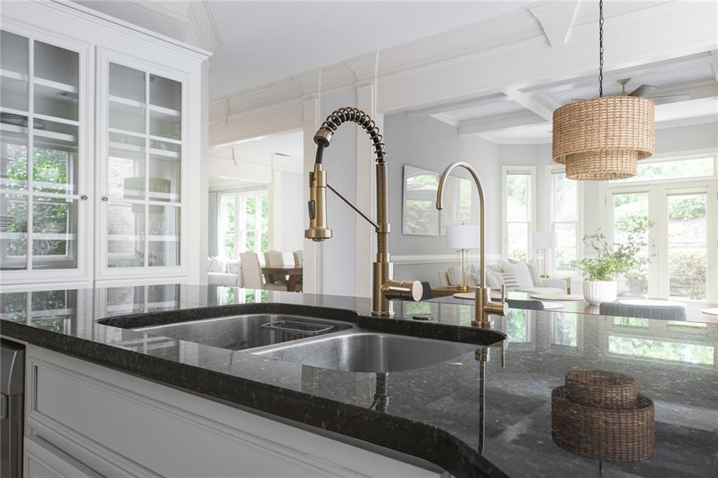 7882 Stratford Lane, Sandy Springs, Georgia 30350, 5 Bedrooms Bedrooms, ,5 BathroomsBathrooms,Residential,Sold,7882 Stratford Lane,7259359