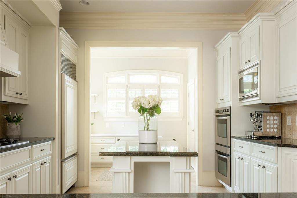 7882 Stratford Lane, Sandy Springs, Georgia 30350, 5 Bedrooms Bedrooms, ,5 BathroomsBathrooms,Residential,Sold,7882 Stratford Lane,7259359