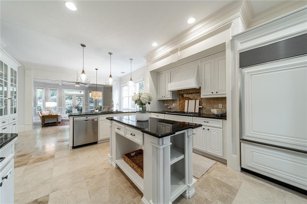 7882 Stratford Lane, Sandy Springs, Georgia 30350, 5 Bedrooms Bedrooms, ,5 BathroomsBathrooms,Residential,Sold,7882 Stratford Lane,7259359