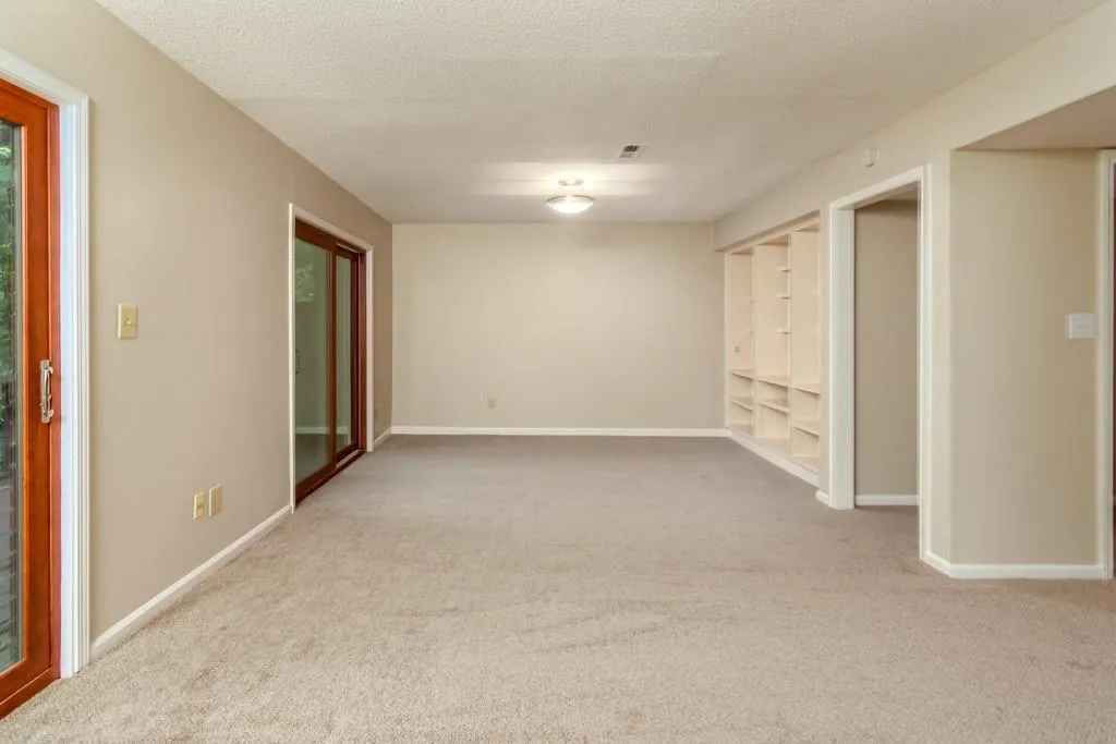 372 The Chace, Sandy Springs, Georgia 30328, 3 Bedrooms Bedrooms, ,3 BathroomsBathrooms,Residential,Sold,372 The Chace,6610221