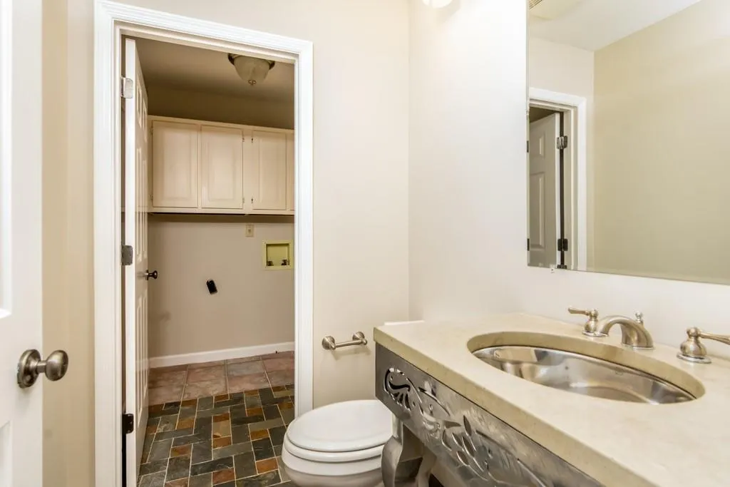 372 The Chace, Sandy Springs, Georgia 30328, 3 Bedrooms Bedrooms, ,3 BathroomsBathrooms,Residential,Sold,372 The Chace,6610221