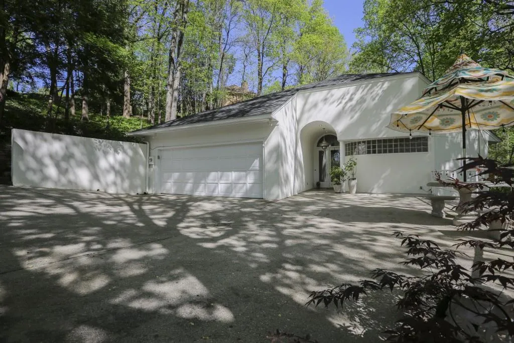 625 Idlewood Drive, Atlanta, Georgia 30327, 3 Bedrooms Bedrooms, ,3 BathroomsBathrooms,Residential,Sold,625 Idlewood Drive,5998877