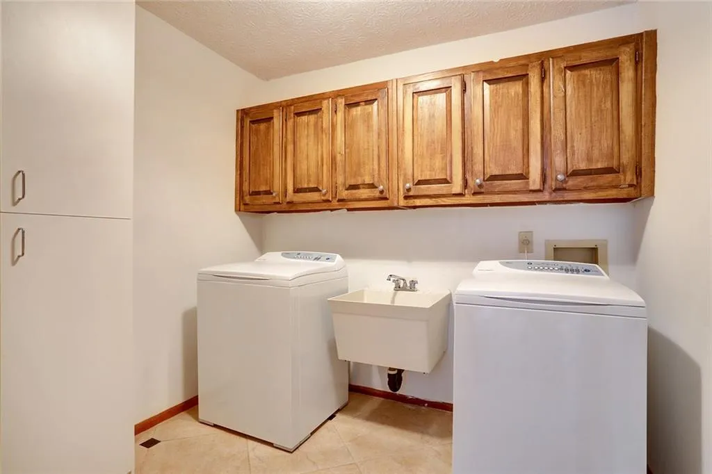 3350 Spalding Drive, Sandy Springs, Georgia 30350, 5 Bedrooms Bedrooms, ,4 BathroomsBathrooms,Residential,Sold,3350 Spalding Drive,5609055