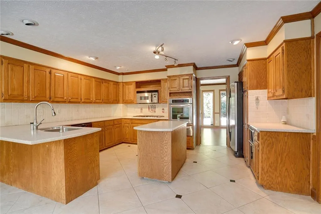 3350 Spalding Drive, Sandy Springs, Georgia 30350, 5 Bedrooms Bedrooms, ,4 BathroomsBathrooms,Residential,Sold,3350 Spalding Drive,5609055